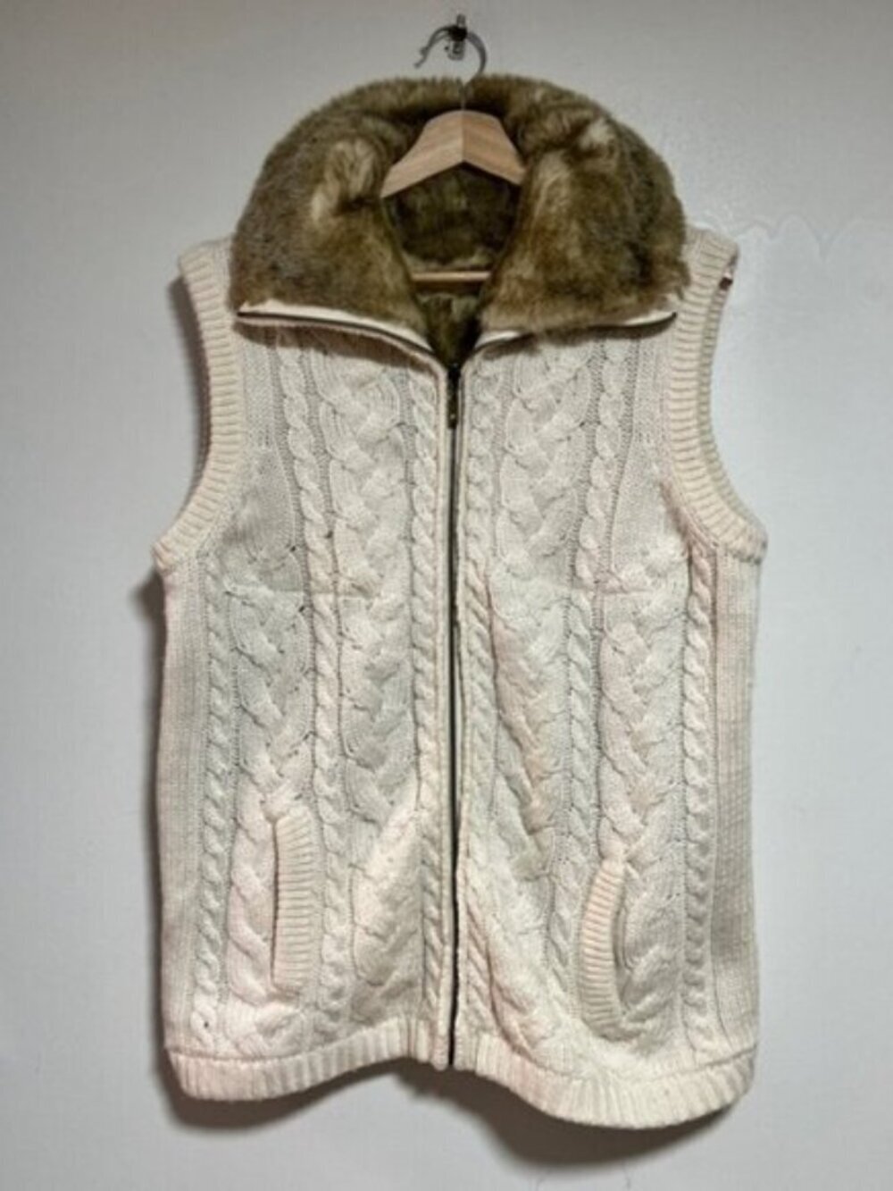 Cream Cable Knit Sweater Vest with Faux Fur Collar - Zip - Petite Fit (12” PTP)